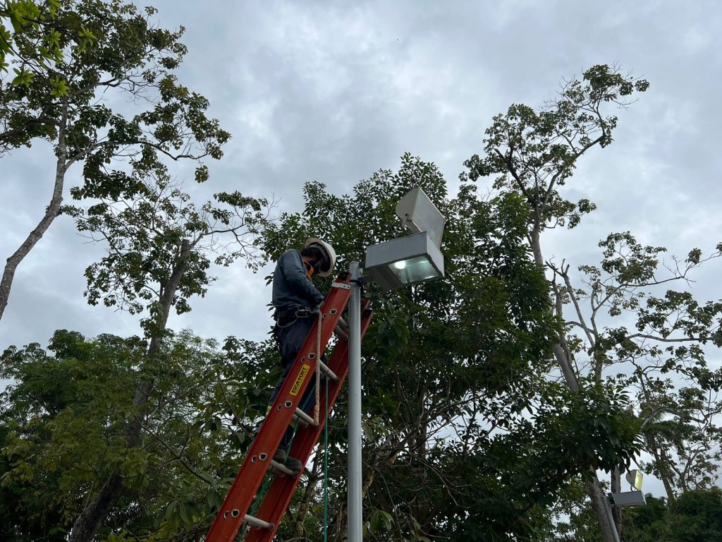 Prefeitura de Rio Branco realiza nova manutenção na iluminação da Praça da Revolução após novos furtos da fiação elétrica 5 48094fed a0de 4898 990b 0339d9345744