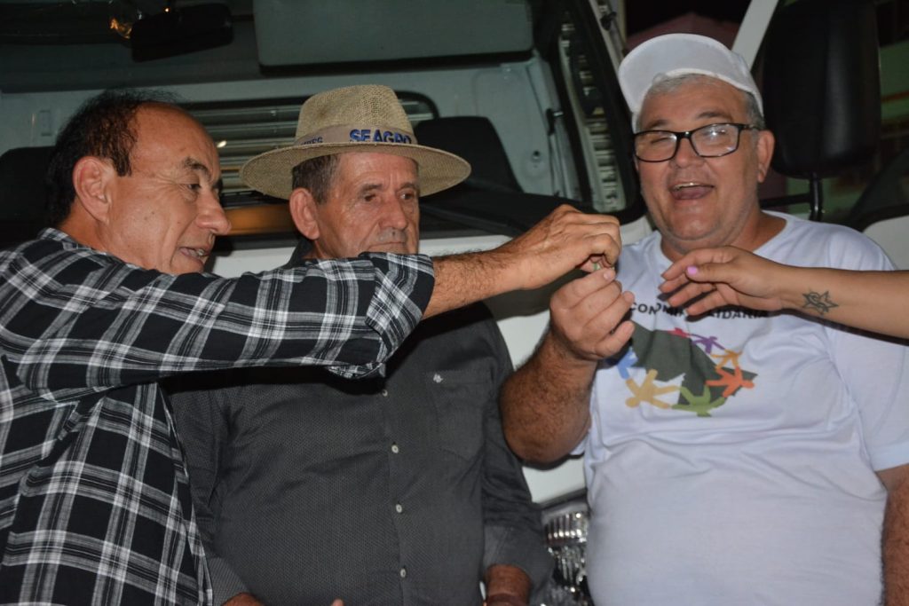 Prefeitura de Rio Branco entrega caminhão baú à feirantes do Economia Solidária 2 ENTREGA CAMINHAO ED 07.06 24