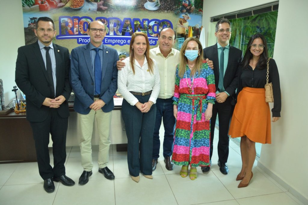 Prefeito Tião Bocalom garante auxílio financeiro para cadastrados no Programa Família Acolhedora 2 FAMILIA ACOLHEDORA FF 08.06 5