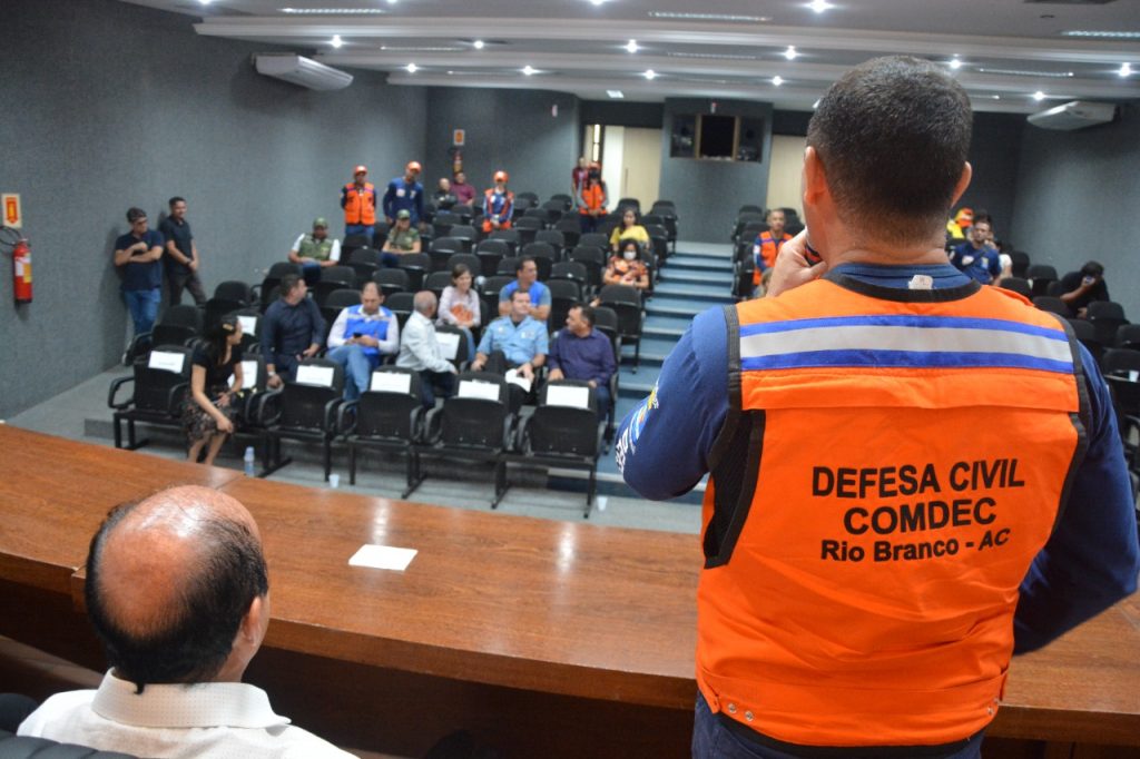 Plano de prevenção e combate às queimadas é apresentado pela Defesa Civil de Rio Branco 1 LANCAMENTO QUEIMADAS FF 02.06 16