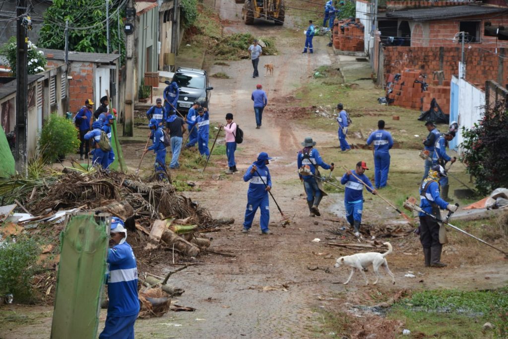 Programa “Cidade Limpa, Povo Desenvolvido” recolhe cerca de 280 toneladas de lixo em mutirão de limpeza realizado no bairro Vitória 4 LIMPEZA BAIRRO VITORIAED 11.06 5