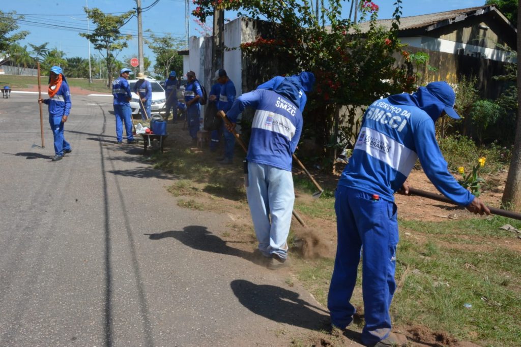Prefeitura de Rio Branco segue com cronograma de limpeza nos bairros da capital 5 LIMPEZA ESTRADA CALAFATEED 28.06 8