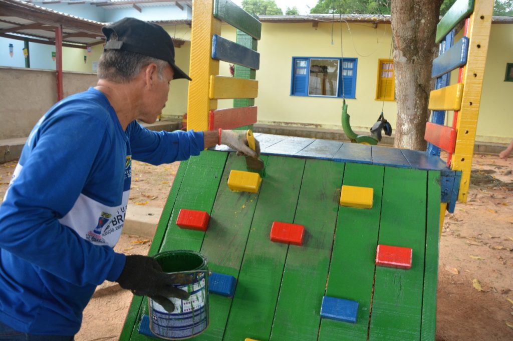 Alunos da Escola Maria Olívia de Sá ganham playground totalmente revitalizado pela prefeitura de Rio Branco 7 PARQUINHO ESCOLAFF 01.06 1