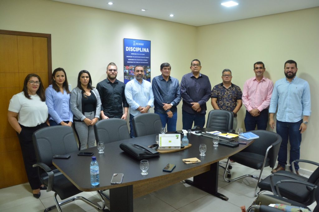 Gestores de Cruzeiro do Sul estão na capital para conhecer modelo de atendimento aos contribuintes de Rio Branco 9 REUNIAO CID CRUSEIRO DO SULFF 13.06 1