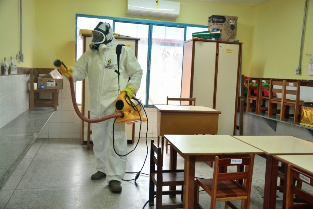 Secretaria Municipal de Educação providencia sanitização de Centro Educacional Infantil Olindina Bezerra da Costa 7 SANITIZACAO CRECHE FF 10.06 16