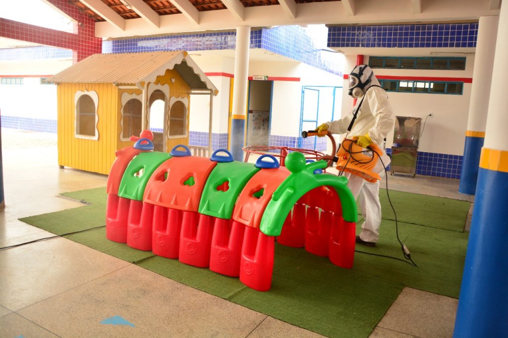 Secretaria Municipal de Educação providencia sanitização de Centro Educacional Infantil Olindina Bezerra da Costa 4 SANITIZACAO CRECHE FF 10.06 4