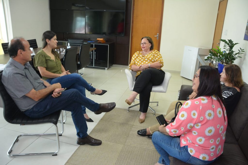 Prefeito recebe visita da deputada federal Vanda Milani para articulação de emendas destinadas ao município 2 VISTA VANDA MILANIED10.06 6
