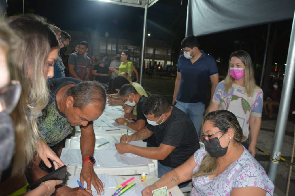 Prefeitura de Rio Branco realiza o terceiro mutirão de vacinação noturno na Praça da Revolução 2 MUTIRAO VACINACAOED24.07 11