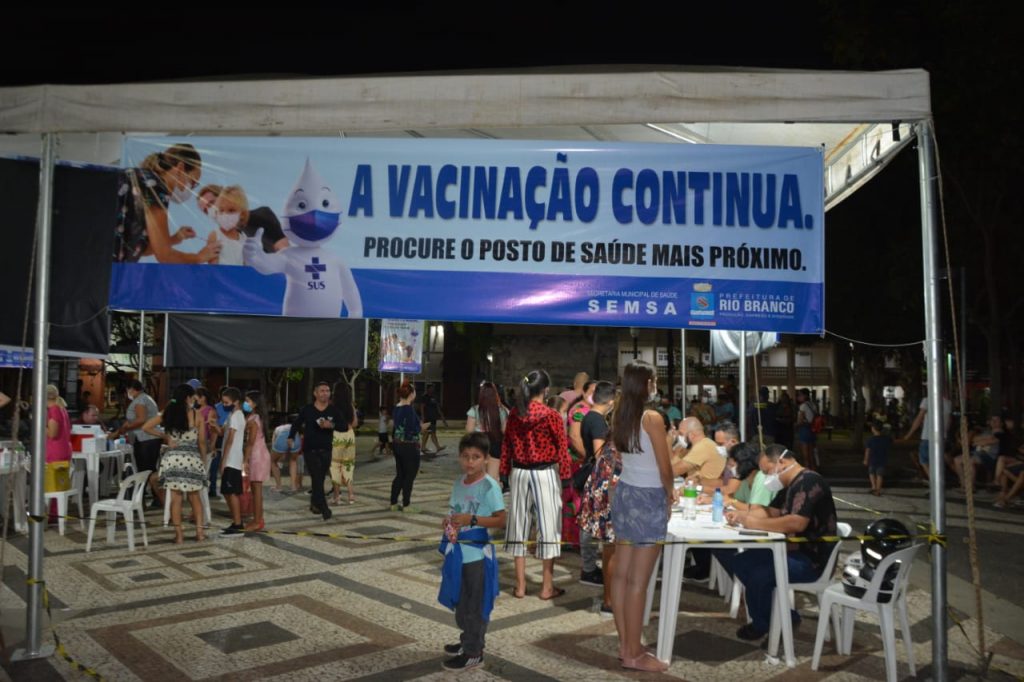 Prefeitura de Rio Branco realiza o terceiro mutirão de vacinação noturno na Praça da Revolução 5 MUTIRAO VACINACAOED24.07 5