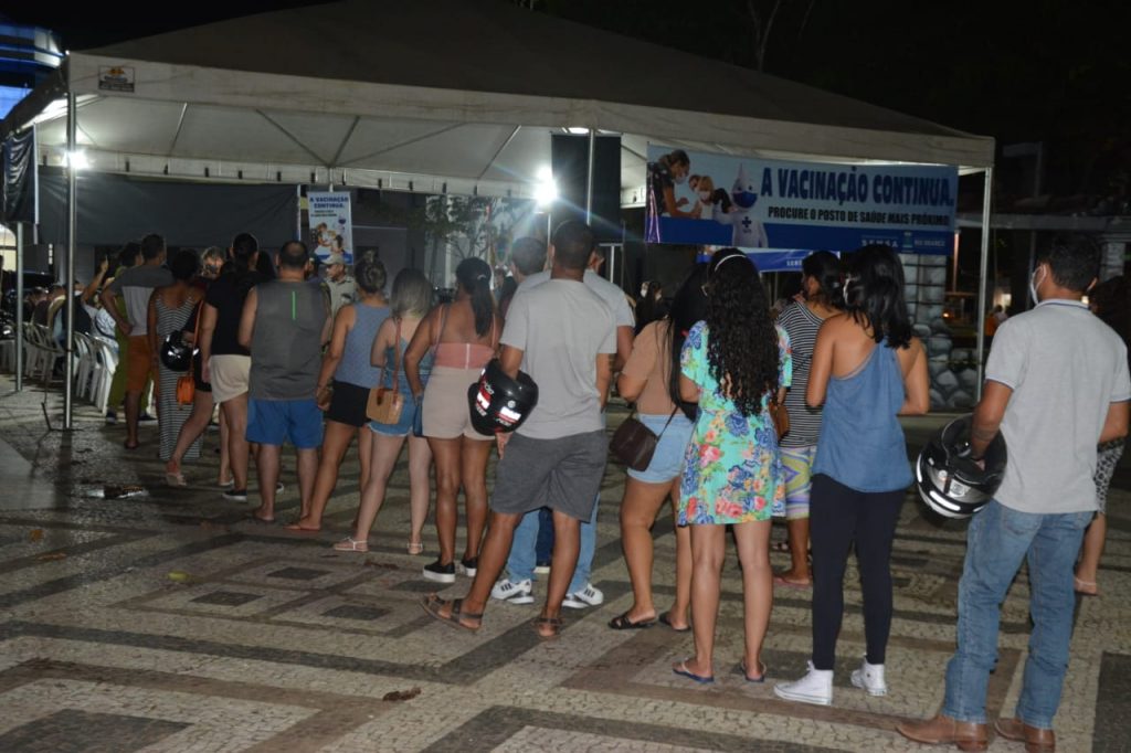 Mutirão de vacinação imuniza mais de duas mil pessoas no fim de semana na Praça da Revolução 2 MUTIRAO VACINACAOED24.07 8