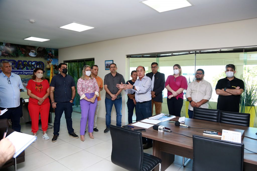 Prefeito de Rio Branco realiza coletiva de imprensa sobre o transporte público da capital 5 coletiva prefeiro fotos val fernandes 7