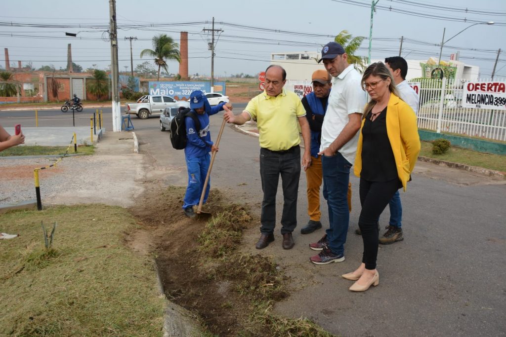 Prefeito de Rio Branco acompanha serviços de limpeza no Tangará e atende pedidos da comunidade 6 ACELERA RIO BRANCO TANGARA ED 29.08 26
