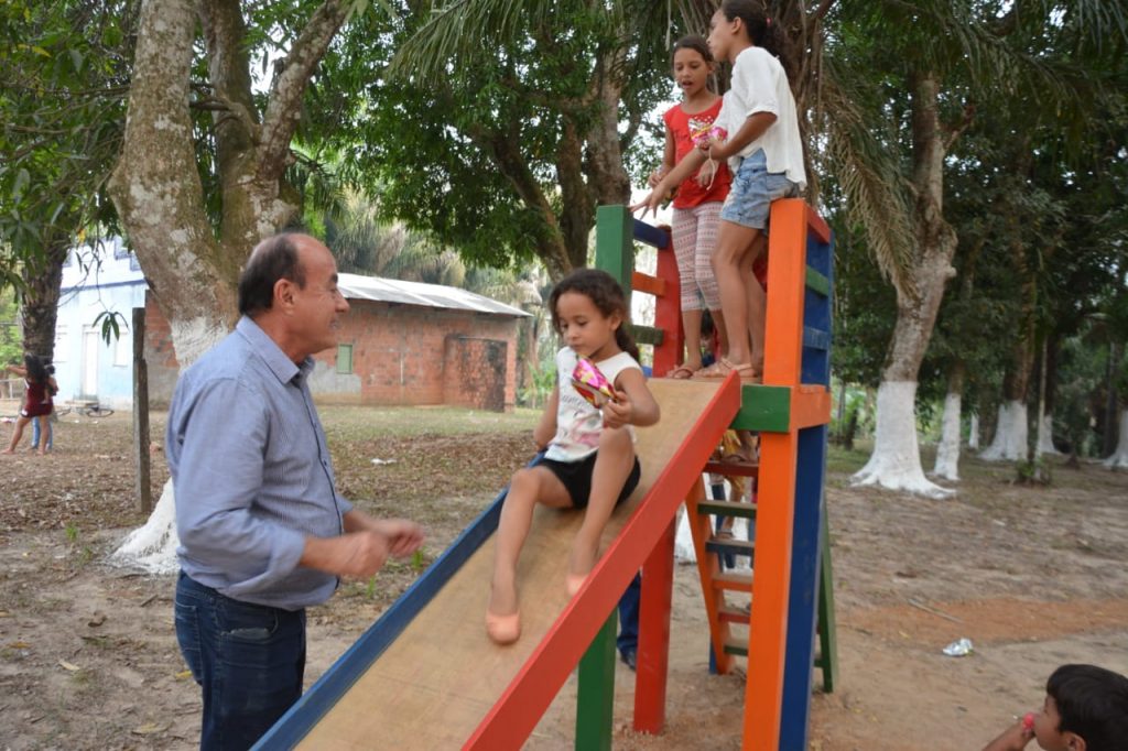 Prefeitura de Rio Branco entrega parquinho e realiza melhorias no Jardim Panorama 7 ENTREGA PARQUINHO PANORAMA ED 26.08 18