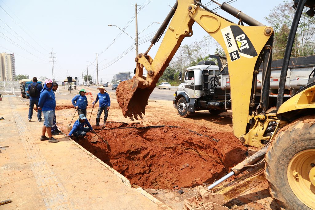 Adutora de abastecimento de água se rompe e Prefeitura de Rio branco age rapidamente para resolver o problema 6 adutora saerb foto val fernandes 2