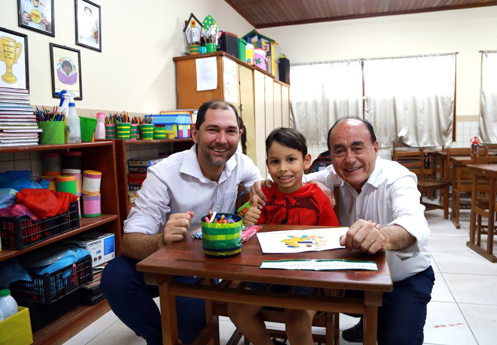 Prefeito de Rio Branco visita escolinha infantil que foi invadida por marginais 4 visita do prefeito a escola Maria Olivia foto val fernandes 13
