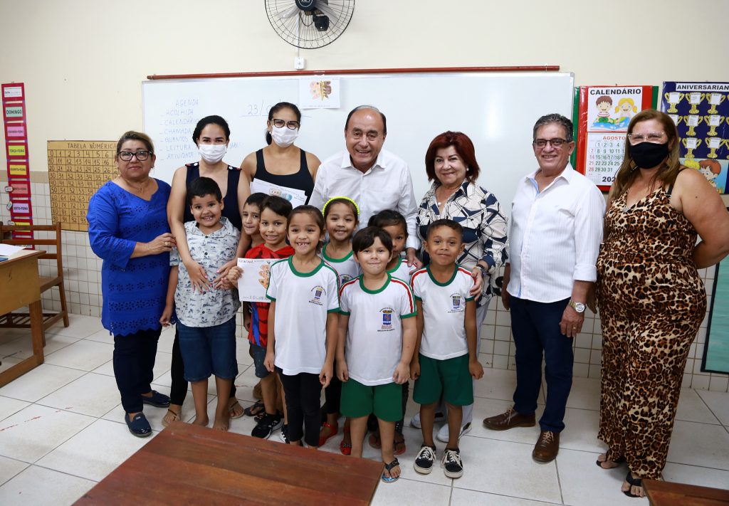 Prefeito de Rio Branco visita escolinha infantil que foi invadida por marginais 6 visita do prefeito a escola Maria Olivia foto val fernandes 16