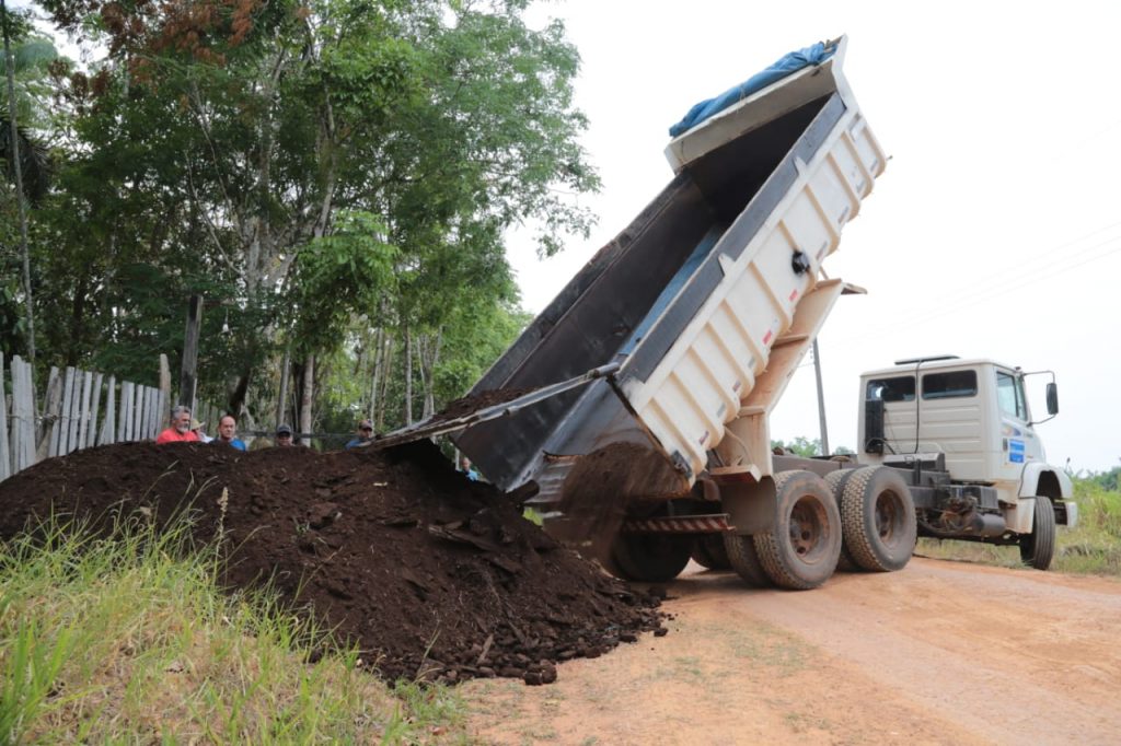 Prefeitura de Rio Branco entrega adubo para pequenos produtores do Polo Geraldo Fleming 3 49862a48 90fe 4c42 908f 41dbb4cd5baf