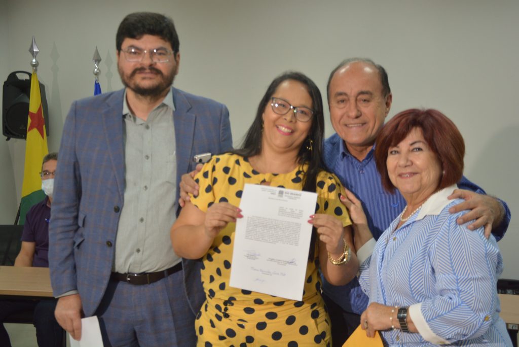 Prefeito de Rio Branco prestigia posse de 45 professores efetivos do município 1 Posse novos servidores EVANDRO DERZE 21