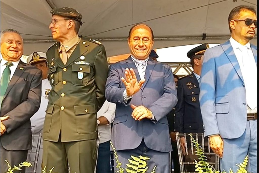 Prefeito de Rio Branco prestigia desfile da Independência 2 b5f8f8ef fbdd 4684 acc4 19e21794a37d