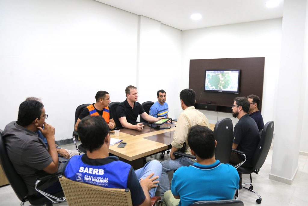 Prefeitura de Rio Branco e CPRM realizam levantamento das áreas de risco no município 2 reuniao CPMR defesa civil foto val fernandes 4
