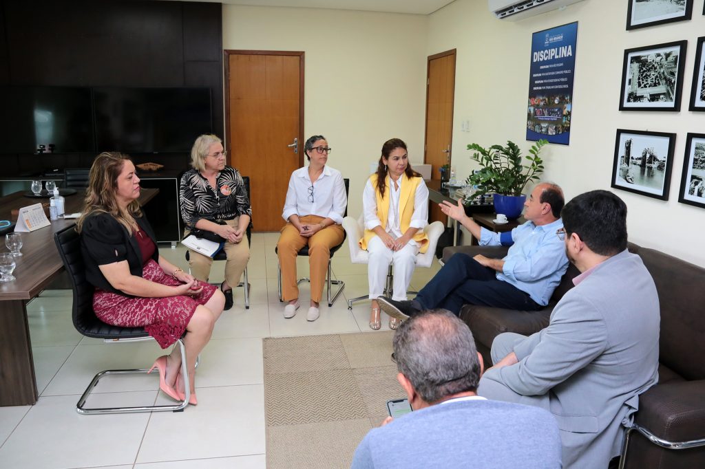 Prefeito de Rio Branco recebe a presidente do TJAC para tratar de proposta em homenagem ao desembargador Jorge Araken 8 visita waldirene cordeiro foto val fernandes 5