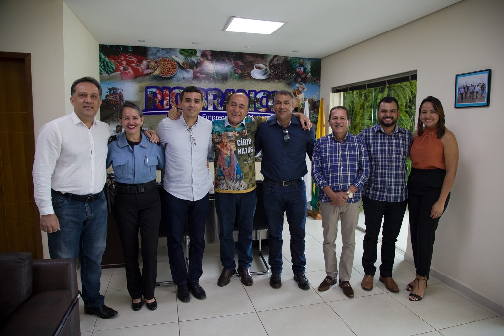 Padre Manoel visita prefeito de Rio Branco para agradecer pela parceria no Círio de Nazaré 1 IMG 9903
