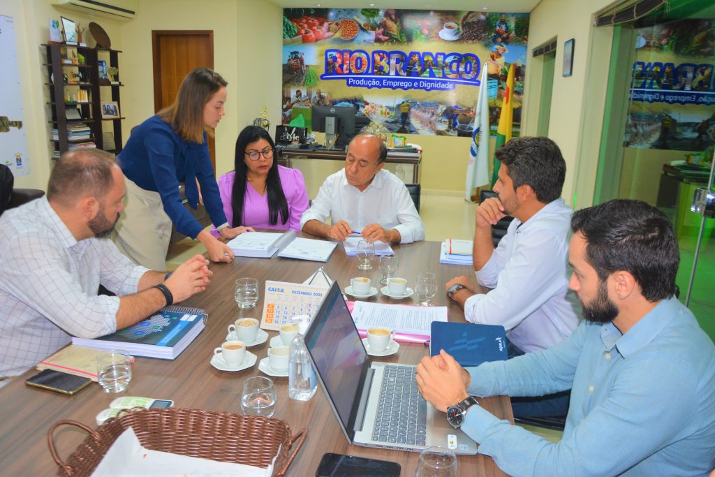 Instituto Áquila entrega ao prefeito de Rio Branco relatório detalhado sobre a gestão 9 Book Inst. AquilaED 20
