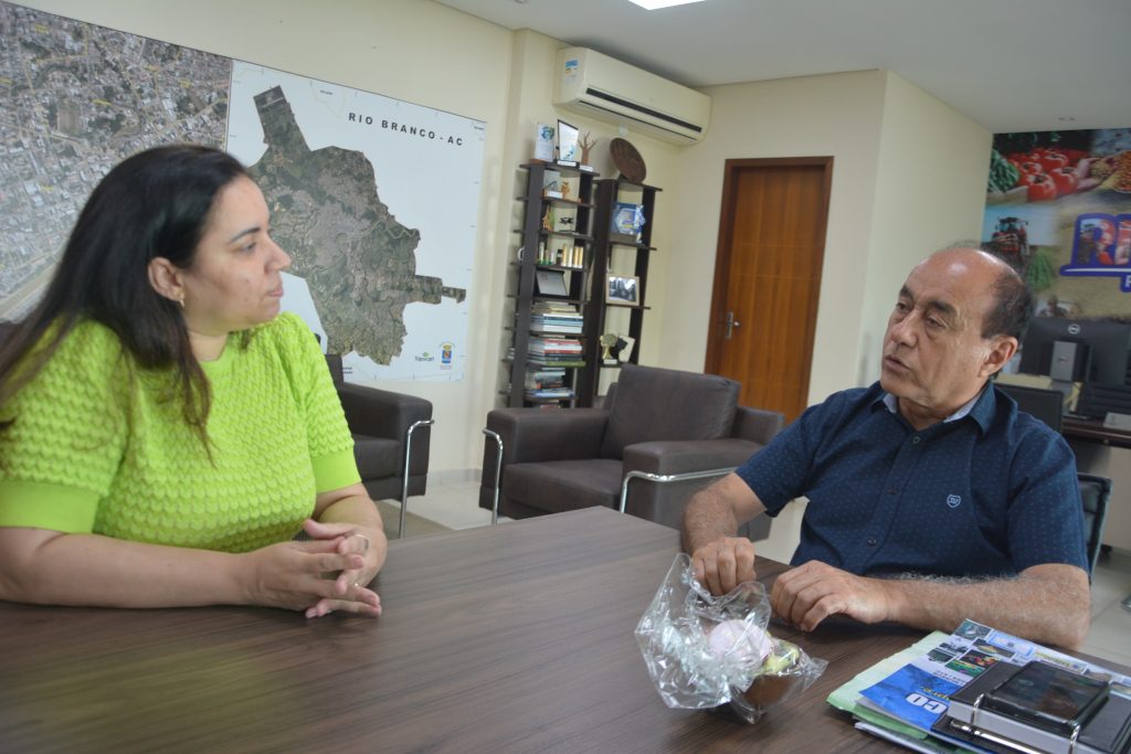 Prefeito de Rio Branco recebe visita de representante da Associação Brasileira de Shopping Centers 3 Reuniao do ABRASCEEvandro Derze 2