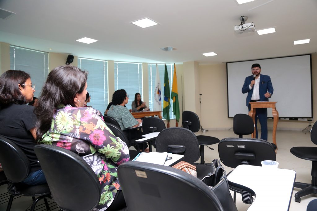 Prefeitura de Rio Branco inicia processo de implantação da nova Lei de Licitações Municipais 7 Reuniao licitacoes Val Fernandes 6