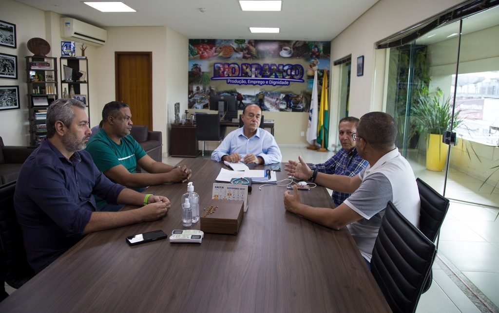 Prefeito de Rio Branco recebe comissão organizadora do “Minha Rua é Louca pelo Brasil” e apoia a ação 9 Rua Louca pelo brasil Val Fernandes 1 1