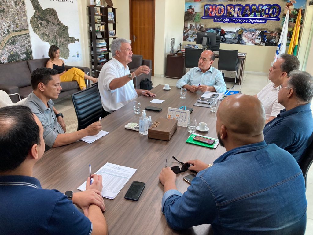 Prefeito de Rio Branco recebe Senador Petecão e definem direcionamento de recursos de emenda para cultura, esporte e lazer no município 8 Visita Petecao Rodrigo Cavalcante 11