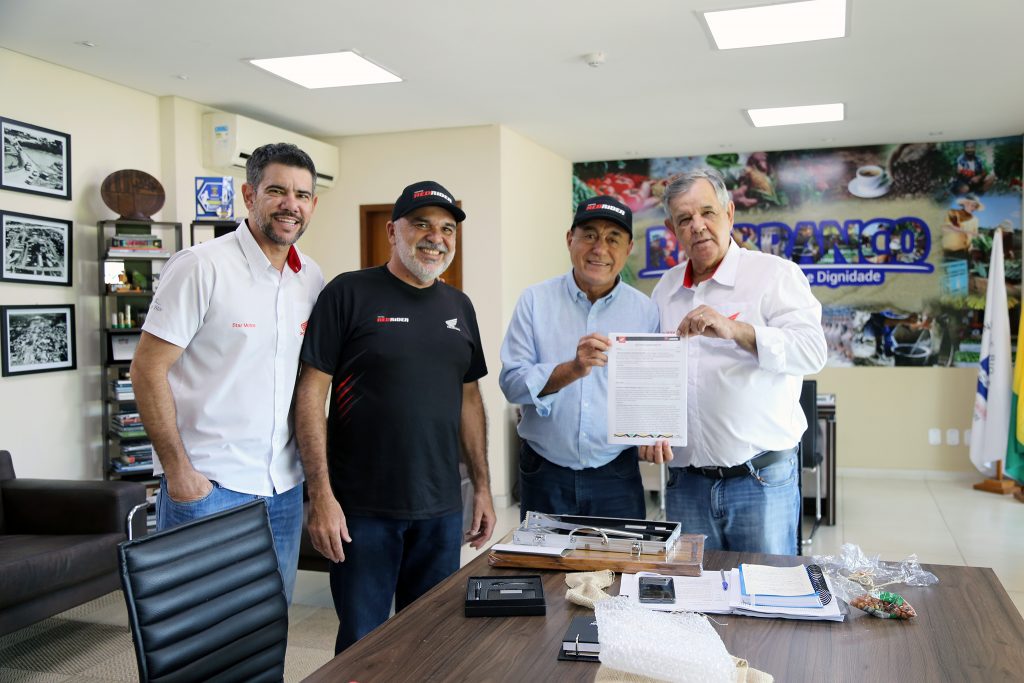 Prefeito de Rio Branco recebe visita do Grupo Star e de representante da Honda Red Rider 1 visita prefeito foto val fernandes 3