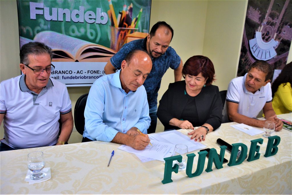 Prefeitura de Rio Branco empossa 23 novos conselheiros municipais do Fundeb 2 DSC 7085