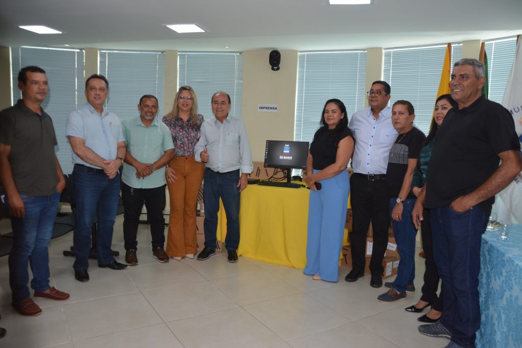 Prefeitura entrega 220 novos computadores para melhorar informatização da Saúde no município 1 DSC 9243
