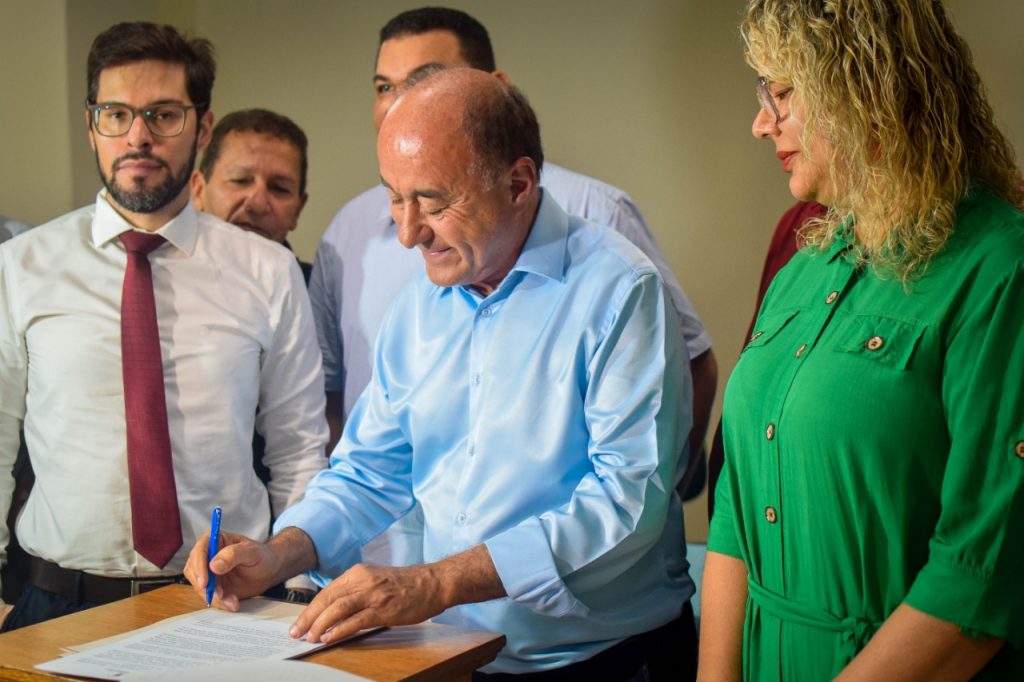 Prefeitura sanciona lei que permite contratação de médicos entre outros profissionais de saúde 1 Sancao Lei RC 13