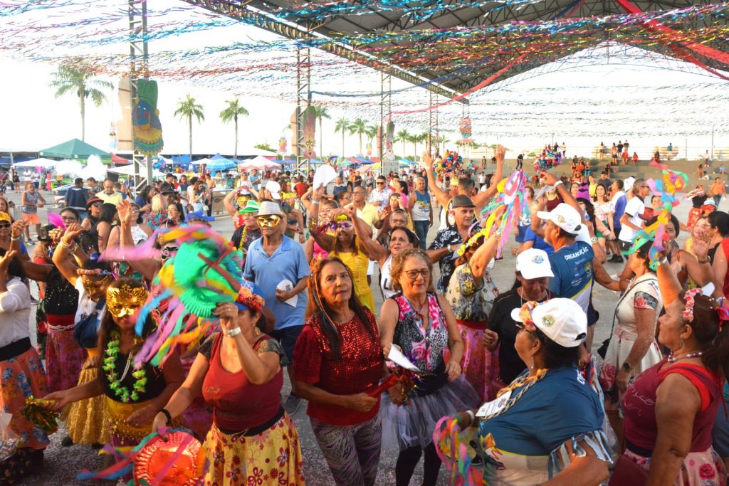 Grupos da melhor idade participam do Carnaval da Família 2023 7 Carnaval 3 idade ED 20.02 28