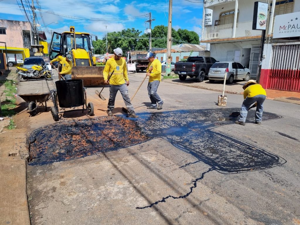 Prefeitura de Rio Branco pavimenta rua Mangabeira devido a bueiro que cedeu 6 Emurb RR 11