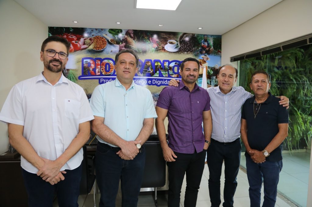 Prefeito de Rio Branco recebe visita institucional do deputado estadual Arlenilson Cunha 4 VISITA ARLENILSON VF 23 2