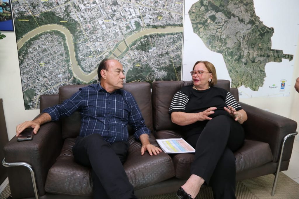 Prefeito de Rio Branco recebe visita de cortesia da ex-deputada federal Vanda Milani 1 Visita Deputada VF 1