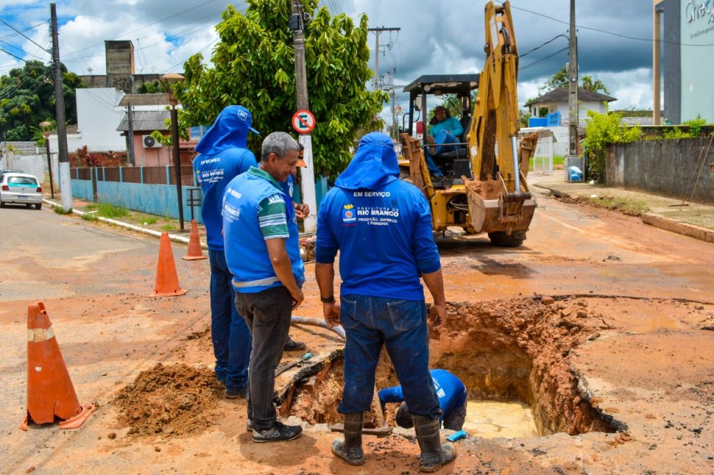 Prefeitura de Rio Branco realiza manutenção de adutora rompida no Bosque 1 manutencao adutoraRR 6