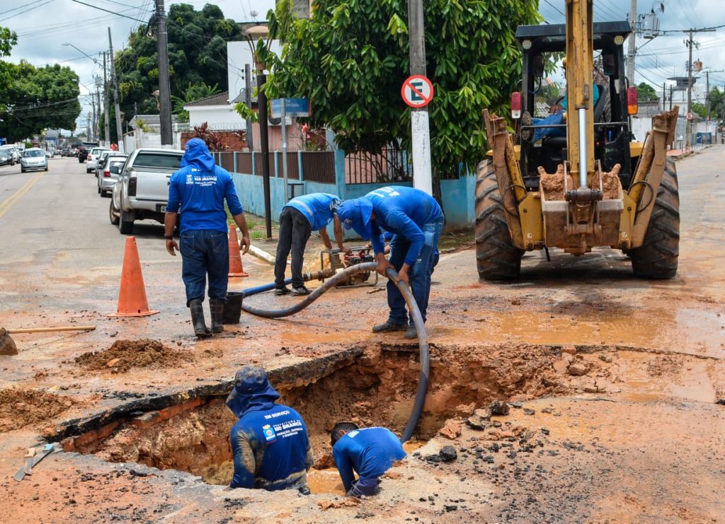 Prefeitura de Rio Branco realiza manutenção de adutora rompida no Bosque 5 manutencao adutoraRR 9