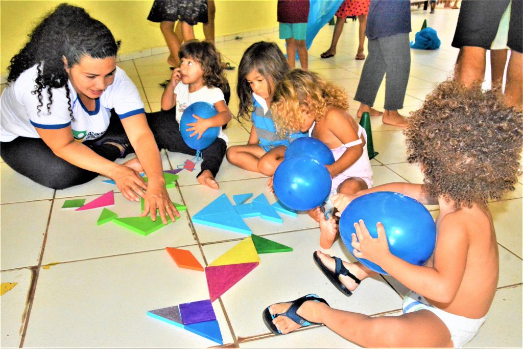 Prefeitura de Rio Branco leva alegria e descontração para crianças nos abrigos provisórios 10 Atividade escola ED 11