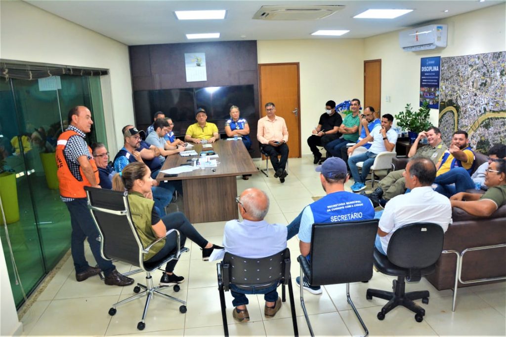 Prefeitura de Rio Branco reúne secretários para definir estratégias da Operação Dignidade neste domingo 6 IMG 20230326 WA0018