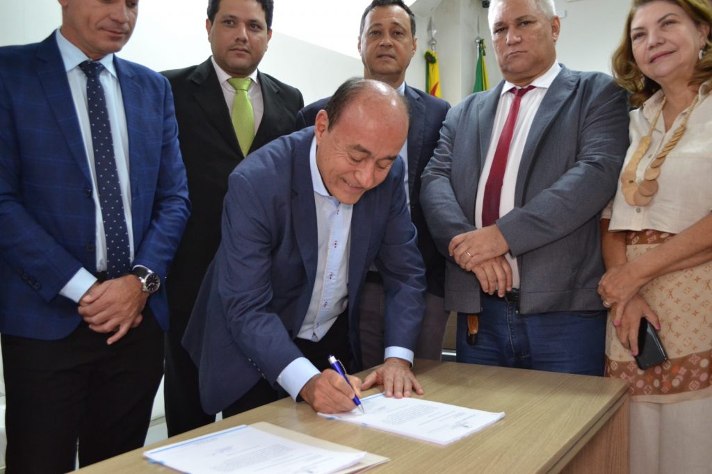 Prefeitura de Rio Branco encaminha projeto de lei que reajusta em 15% salário dos professores municipais 4 Izaias Gomes 9