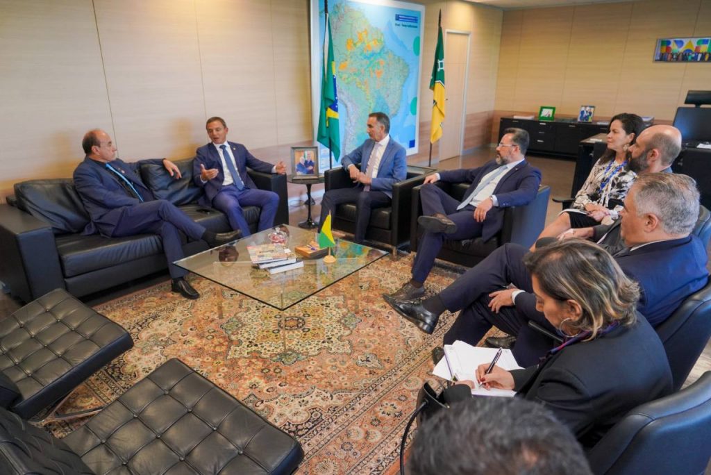 Prefeito de Rio Branco se reúne com senadores e ministro Waldez Góes para debater fim dos lixões no Acre 1 WhatsApp Image 2023 03 15 at 08.44.23 1
