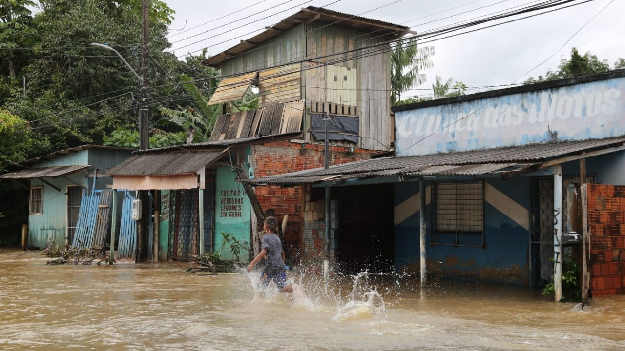 Saúde Municipal alerta para riscos de doenças e acidentes com a cheia do Rio Acre