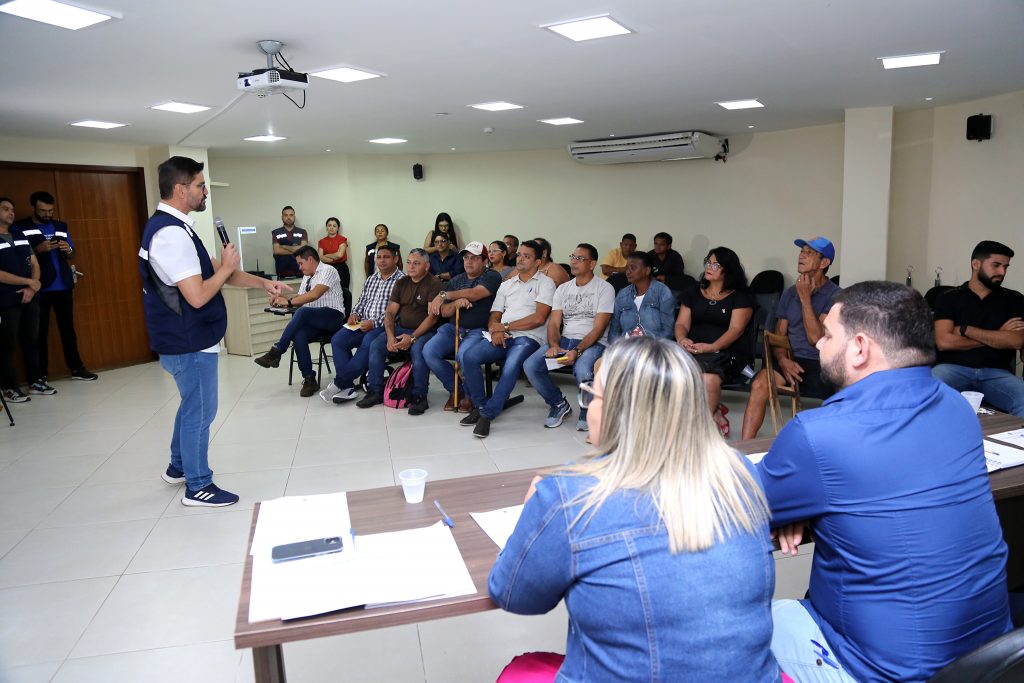 Prefeitura e lideranças comunitárias da Regional Calafate discutem avanços para os bairros da região 7 reuniao presidentes da regional calafate foto val fernandes 11