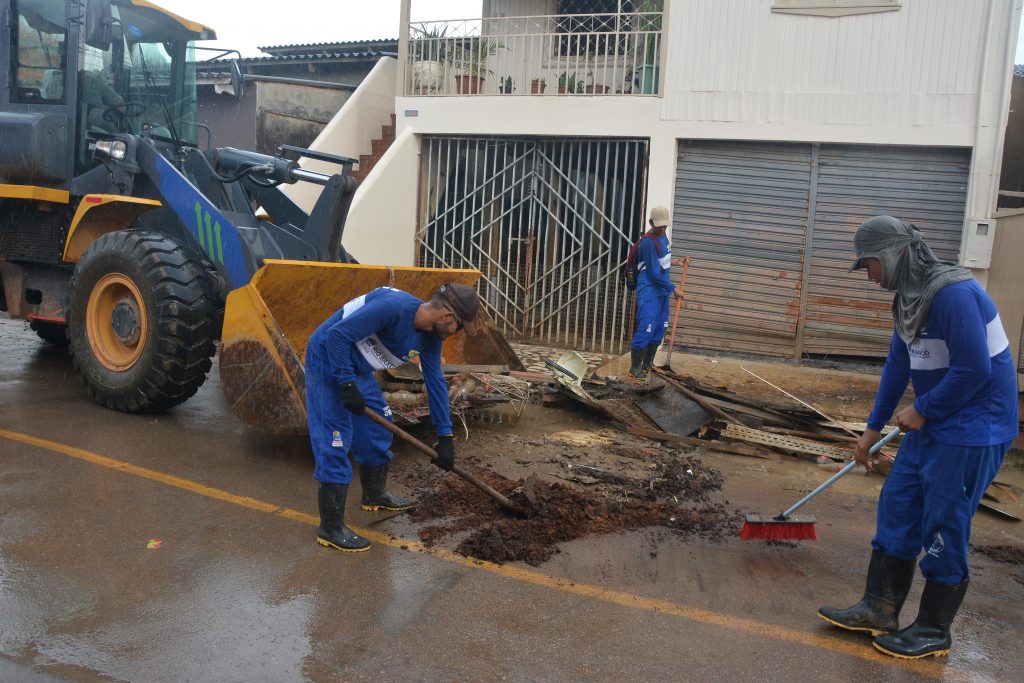 Prefeitura de Rio Branco avança na Operação Pós-alagação no bairro 6 de Agosto 2 LIMPEZA B. 6 DE AGOSTO ED10.04 21