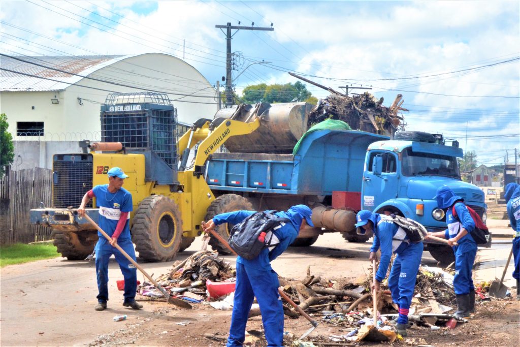 Operação Pós-alagação da Prefeitura de Rio Brando leva dignidade aos bairros afetados pela enchente 5 LIMPEZA BAIRRO XV ED18.04 25