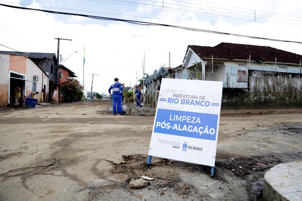 Operação Pós-alagação chega ao bairro da Base 3 LIMPEZA BASE VF 10.04 7